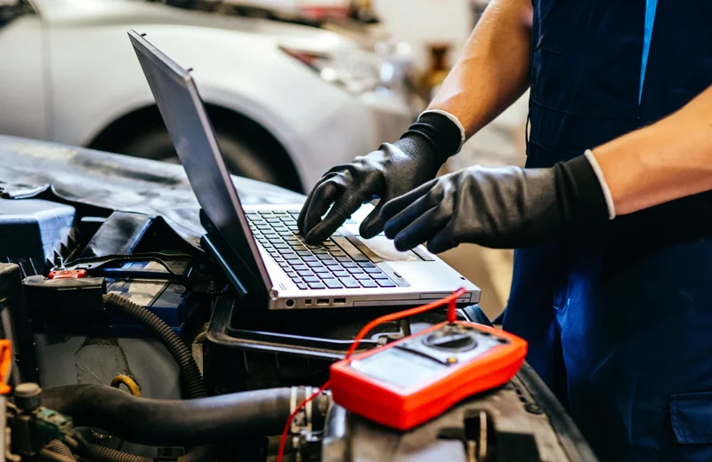 ورشة صيانة وفحص سيارات متنقلة